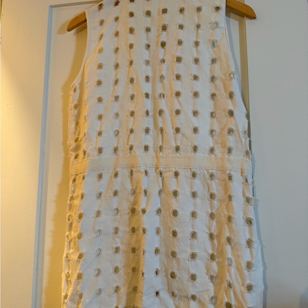 Sleeveless Cream Top with Pockets - Picture 3 of 6